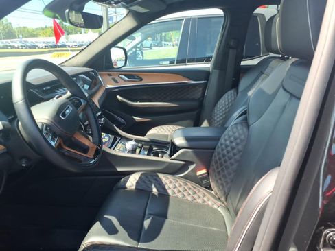 Used 2023 Jeep Grand Cherokee Summit AWD/4WD image 7