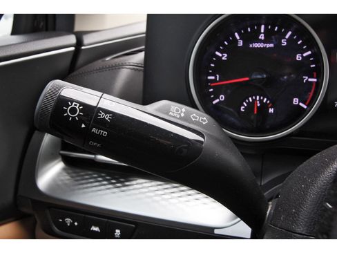 Used 2024 Kia Carnival LX FWD image 19