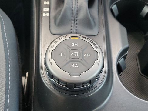 Used 2022 Ford Bronco Outer Banks image 37