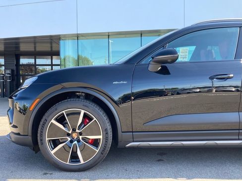 New 2025 Porsche Macan 4S Electric image 22