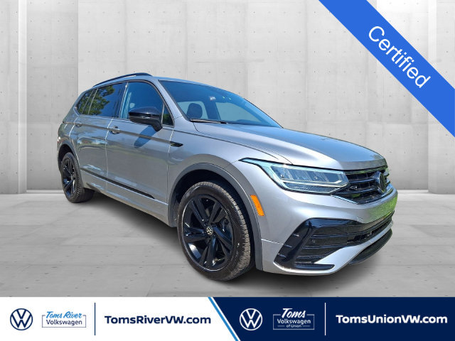 Certified 2024 Volkswagen Tiguan SE R-Line AWD/4WD image 1
