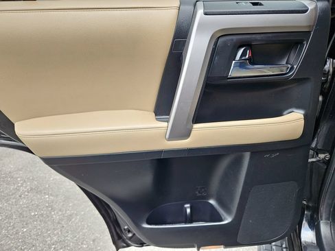 Used 2018 Toyota 4Runner SR5 Premium AWD/4WD image 32