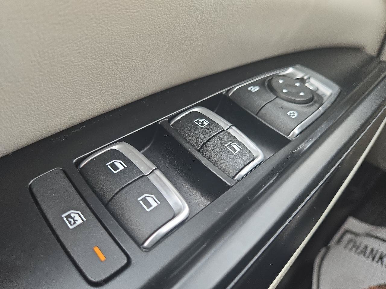 Used 2022 Kia Carnival LX FWD image 26