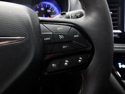 Used 2025 Chrysler Pacifica Limited FWD image 31