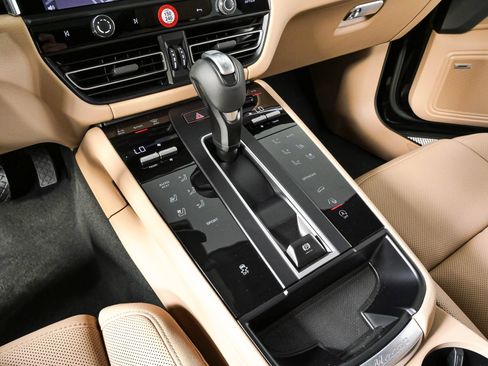 New 2026 Porsche Macan AWD/4WD image 18