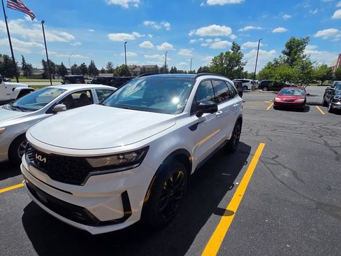 Used 2023 Kia Sorento SX AWD/4WD image 1