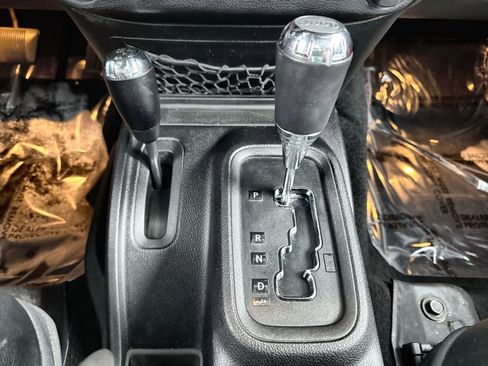 Used 2016 Jeep Wrangler Unlimited Rubicon w/ Connectivity Group image 20