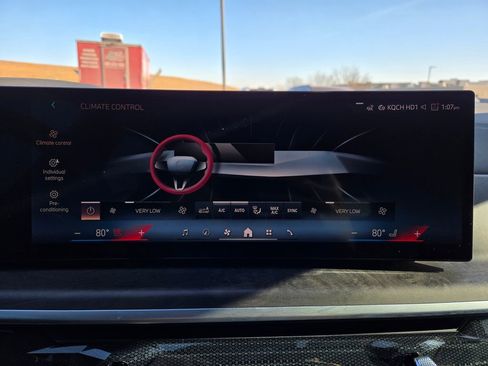 Used 2024 BMW X5 xDrive40i w/ M Sport Package image 22