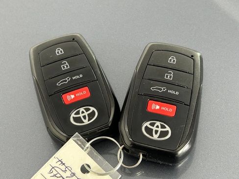 Used 2023 Toyota Corolla Cross XLE w/ Convenience Package AWD/4WD image 33