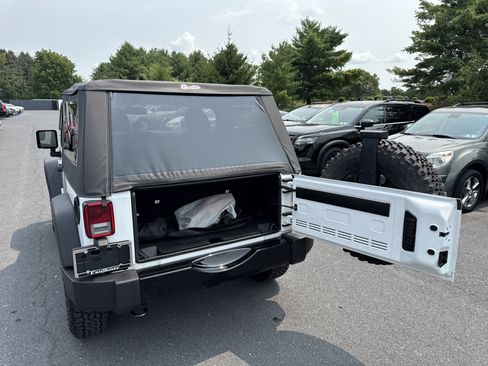 Used 2017 Jeep Wrangler Sport AWD/4WD image 26