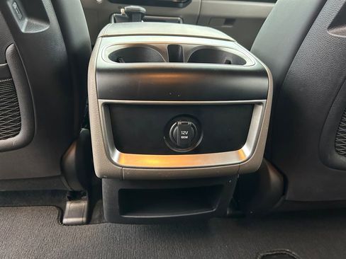 Used 2025 Kia Carnival image 36