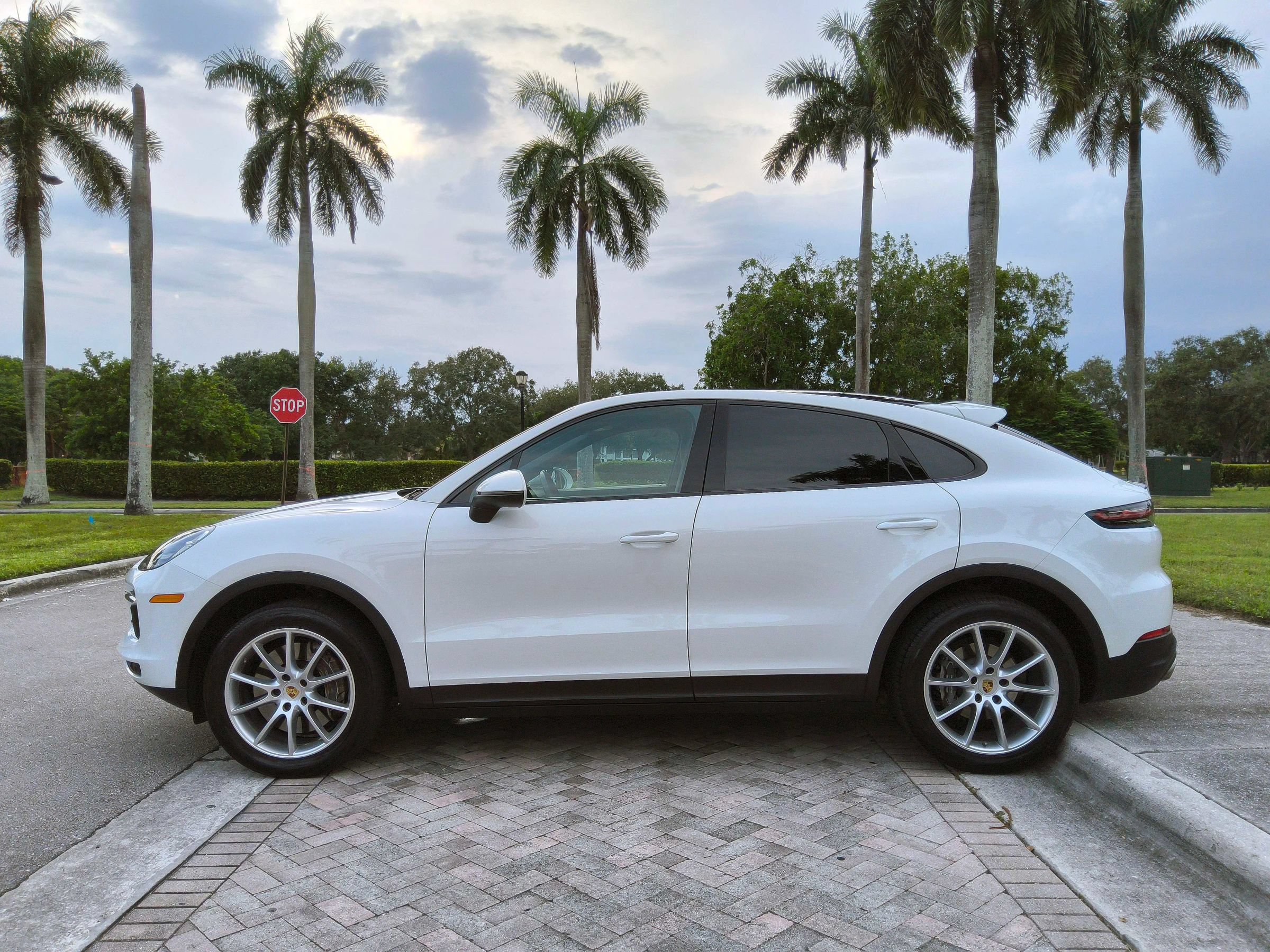 Used 2021 Porsche Cayenne Coupe AWD/4WD image 22