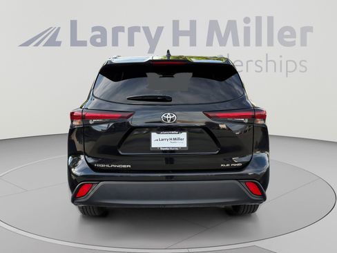Used 2025 Toyota Highlander XLE AWD/4WD image 4