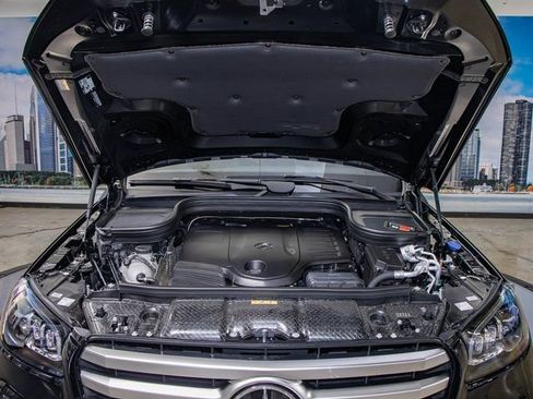 Used 2026 Mercedes-Benz GLS 450 4MATIC image 5