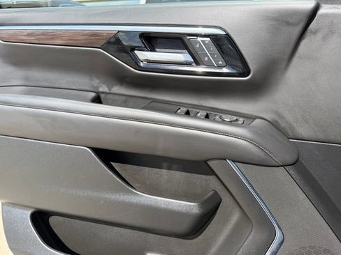 Used 2025 Chevrolet Tahoe LT RWD image 26