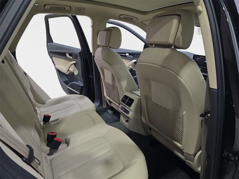 Used 2020 Audi Q5 e Prestige image 13