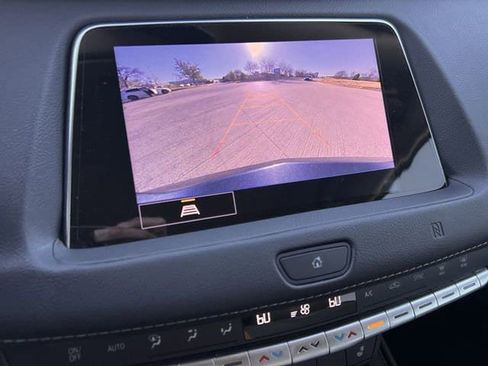 Certified 2021 Cadillac XT4 Luxury w/ Cold Weather Package image 17