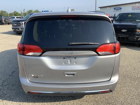 Used 2018 Chrysler Pacifica Touring Plus FWD image 12