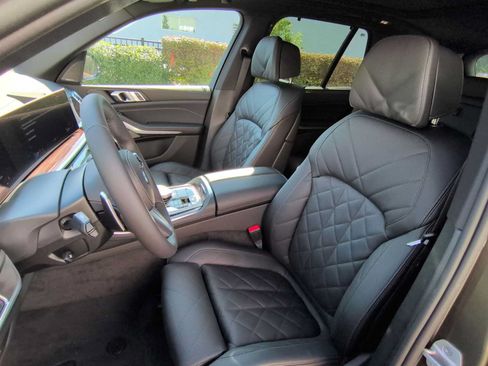 Used 2026 BMW X5 xDrive40i w/ M Sport Package AWD/4WD image 17