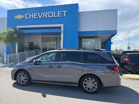 Used 2026 Honda Odyssey Touring image 17