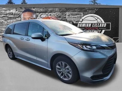 Used 2022 Toyota Sienna LE