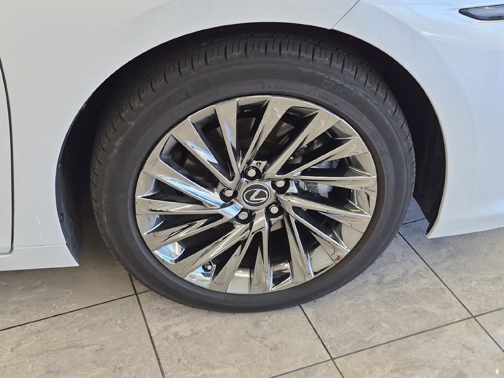 Used 2025 Lexus ES 350 Ultra Luxury w/ Accessory Package (Z1) FWD image 12