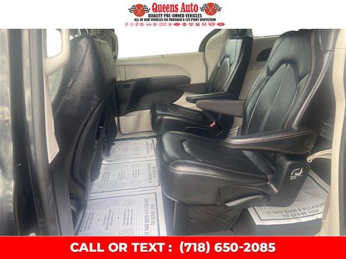 Used 2019 Chrysler Pacifica Touring-L image 11