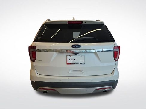 Used 2017 Ford Explorer XLT w/ Equipment Group 202A FWD image 5