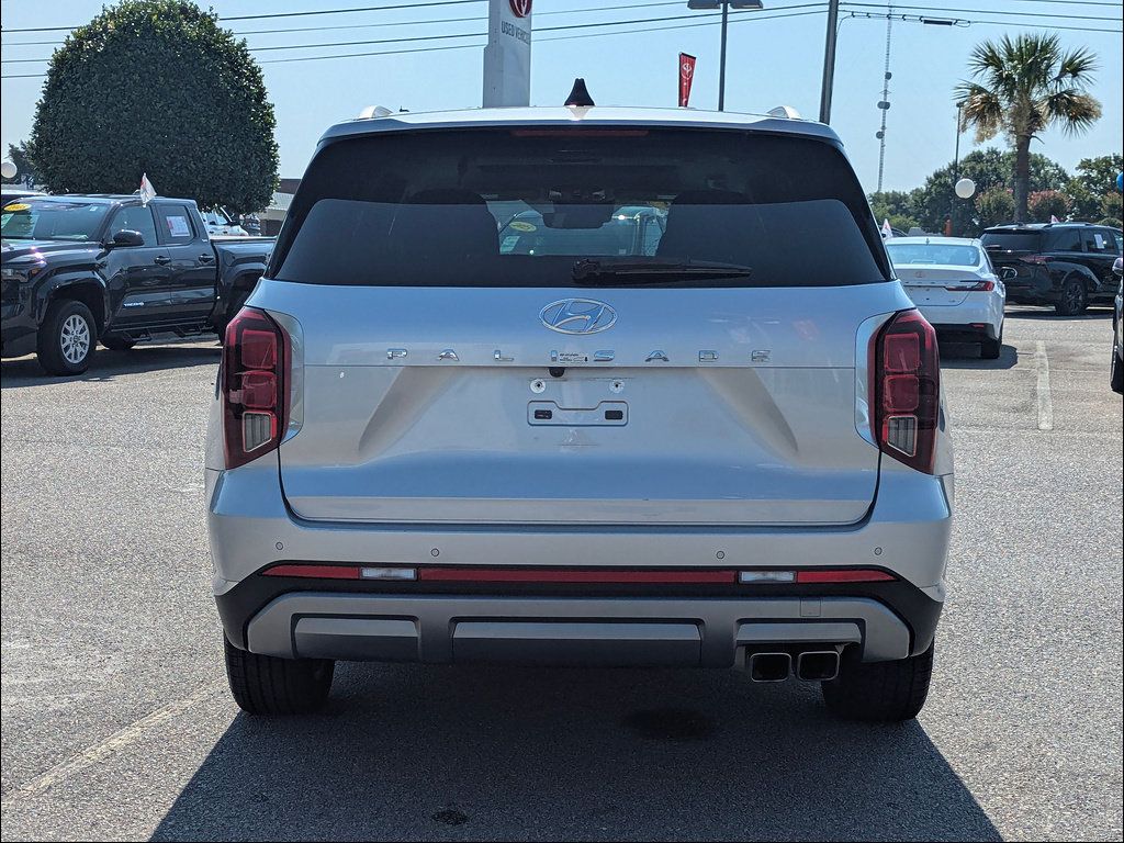 Used 2024 Hyundai Palisade Limited FWD image 4