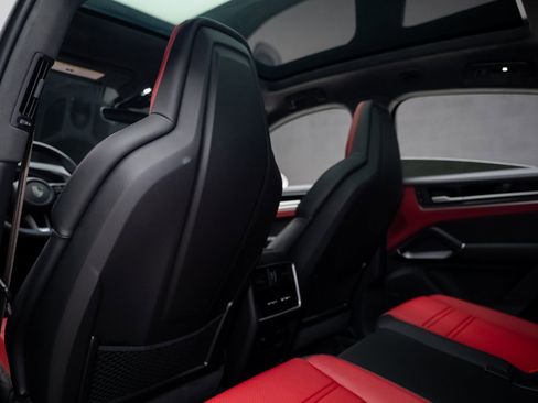Used 2025 Porsche Cayenne Turbo image 71
