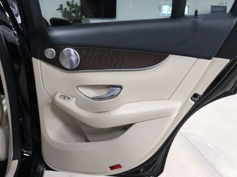 Used 2019 Mercedes-Benz GLC 300 4MATIC image 19