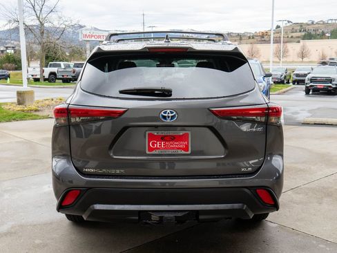 Used 2023 Toyota Highlander XLE image 6