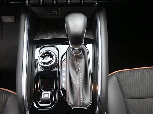 Used 2024 GMC Canyon AT4 w/ Technology Package image 4