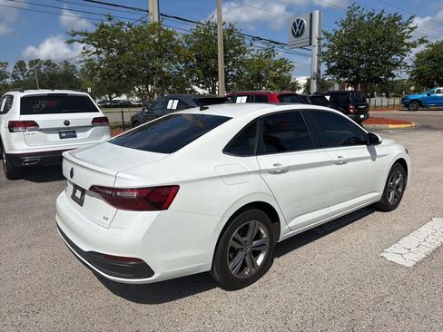 Certified 2023 Volkswagen Jetta SE w/ Panoramic Sunroof Package FWD image 13