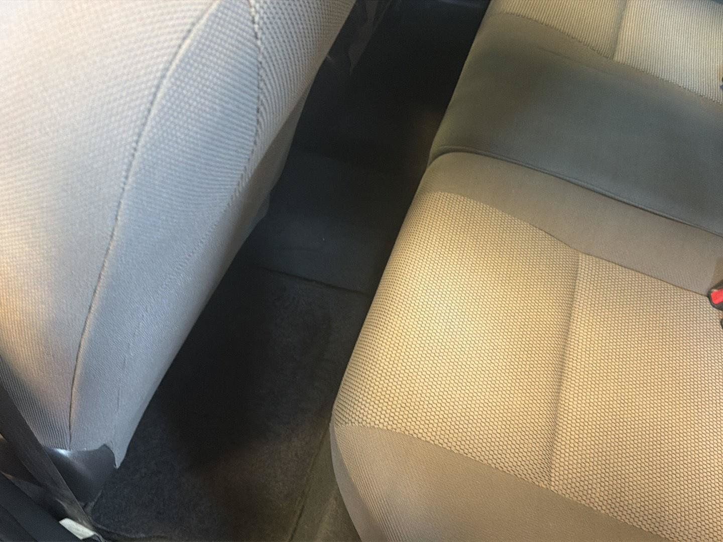 Used 2007 Pontiac Vibe w/ Preferred Package FWD image 23