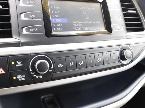 Used 2016 Toyota Highlander LE image 28