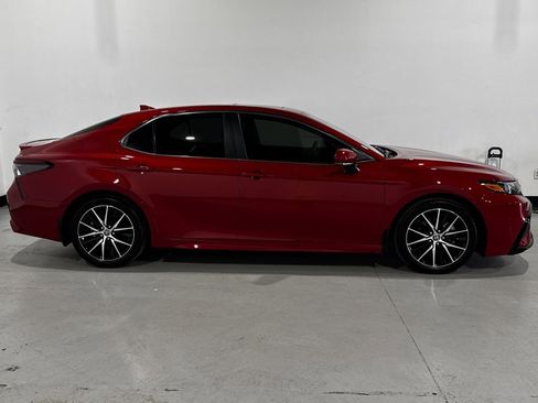 Used 2022 Toyota Camry SE FWD image 21