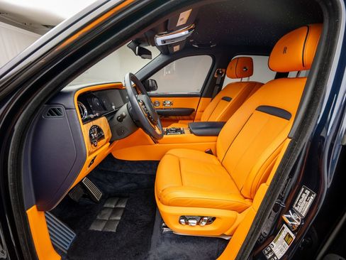 Used 2025 Rolls-Royce Cullinan AWD/4WD image 12