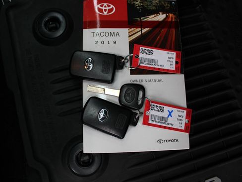 Used 2019 Toyota Tacoma image 28