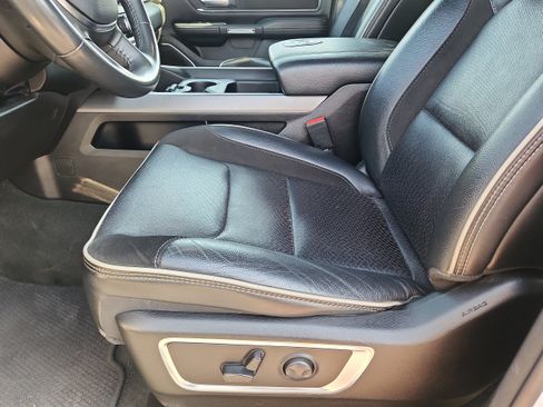 Used 2024 RAM 1500 Laramie AWD/4WD image 10