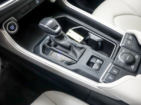 Certified 2024 Toyota Grand Highlander XLE image 19