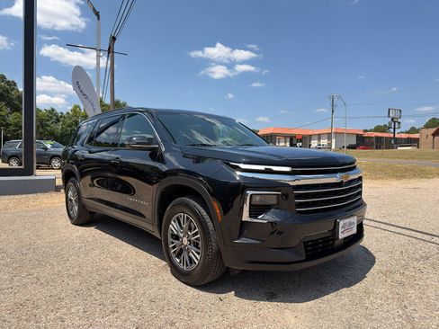 Used 2026 Chevrolet Traverse LT FWD image 12