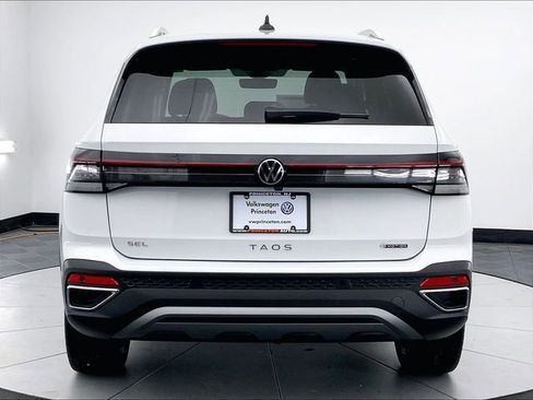 New 2026 Volkswagen Taos SEL image 5