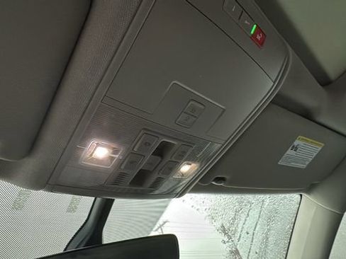 Used 2021 Volkswagen Atlas SE image 25