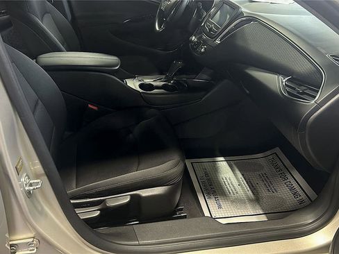 Used 2016 Chevrolet Malibu LT image 9