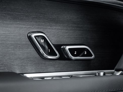 Used 2025 Land Rover Range Rover SE image 18