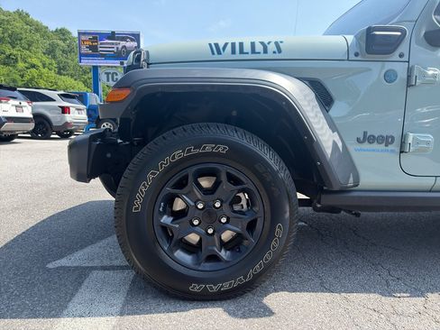 Used 2023 Jeep Wrangler Unlimited w/ Sun & Screen Package AWD/4WD image 9