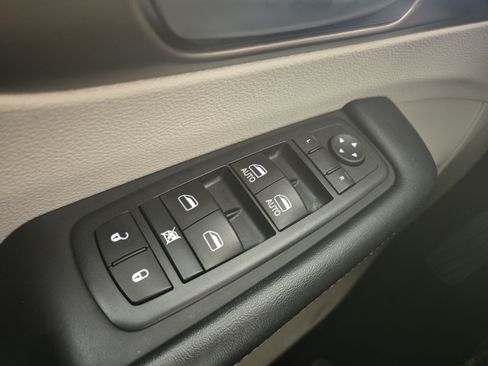 Used 2017 Chrysler Pacifica LX w/ Tire & Wheel Group FWD image 30
