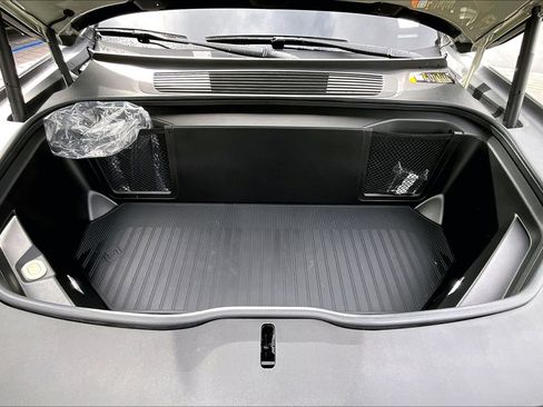 Used 2025 Rivian R1S Premium image 10