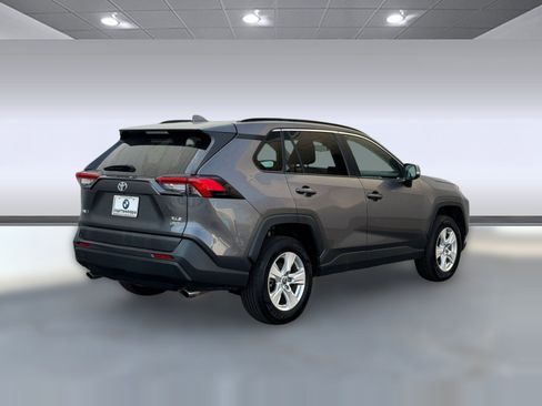 Used 2021 Toyota RAV4 XLE w/ Convenience Package image 9
